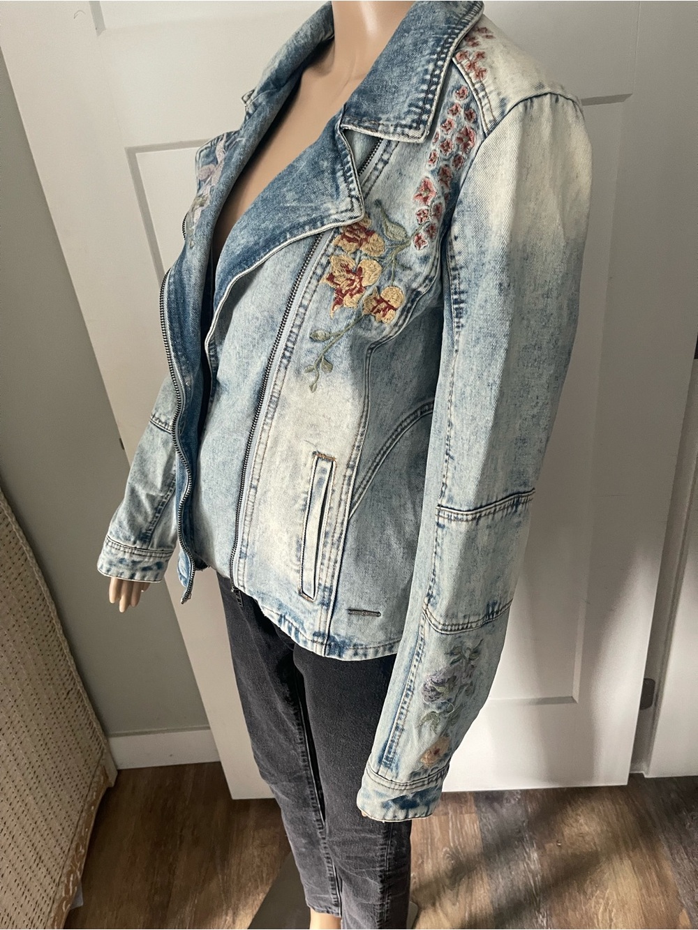 Cream Embroidered Denim Jacket Fits - Picture 2 of 16